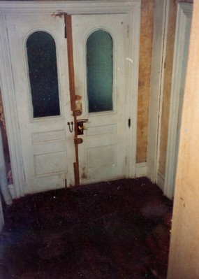 021 - 1993-Hartford St-Front Door fom Inside.jpg