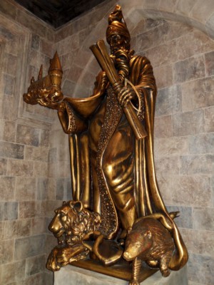 Hogwarts Statue 1.jpg