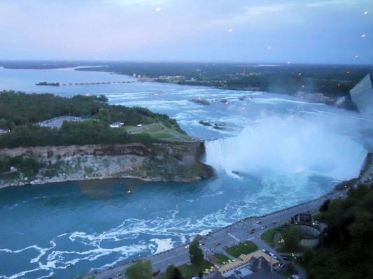 Canadian Falls rom Tower-2011.jpg