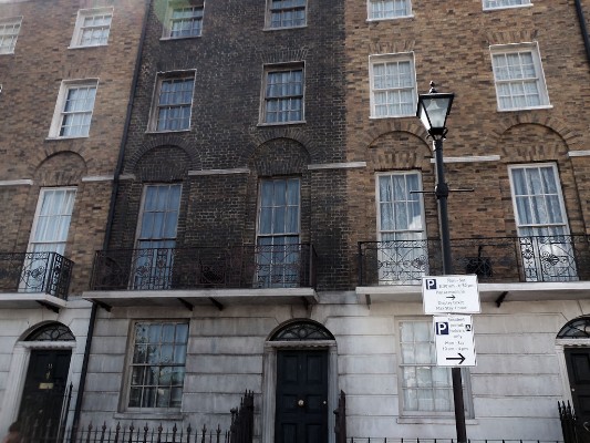 12 Grimmauld Place.jpg