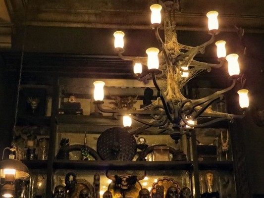 Borgin and Burkes Interior Display 2.jpg