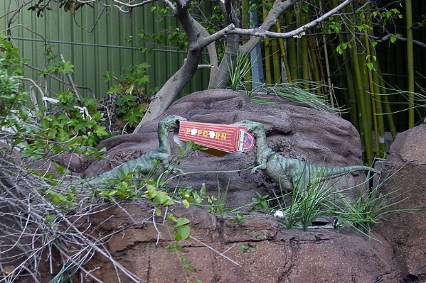 Jurassic Park Fighting Lizards - 2007.jpg