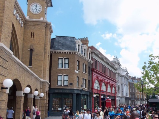 Downtown London - Kings Cross Station.jpg