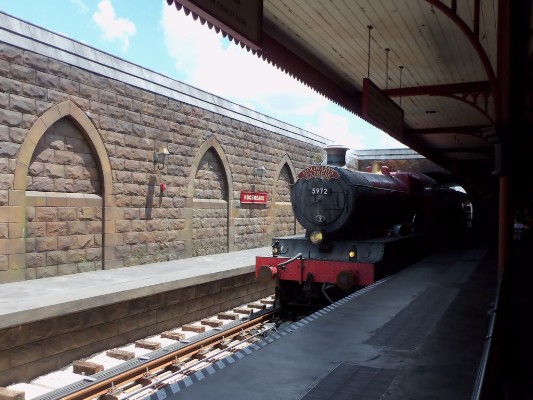 Hogwarts Express entering Hogsmeade 2.jpg