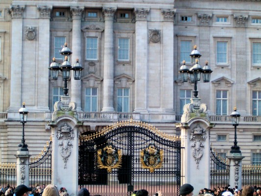 003 - Buckingham Palace Pic 3 - 2006.jpg