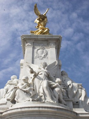 008 - Victory Statue Pic 2 - 2006.jpg