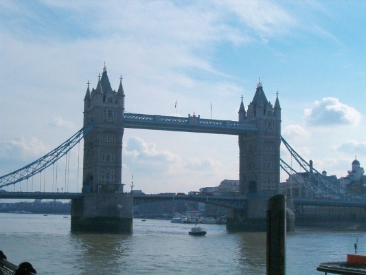 024 - London Bridge Pic 2 - 2006.jpg