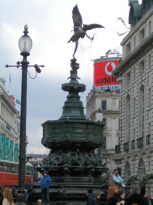 034 - Eros Statue in Piccadilly - 2006.jpg