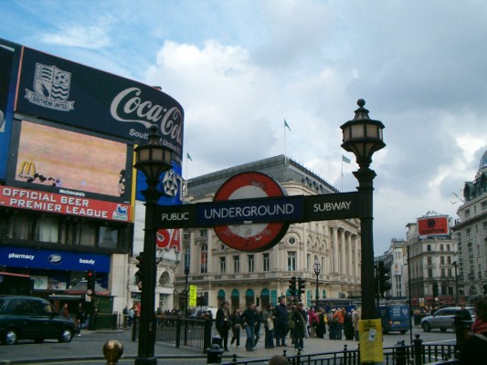 035 - Piccadilly Pic 1 - 2006.jpg