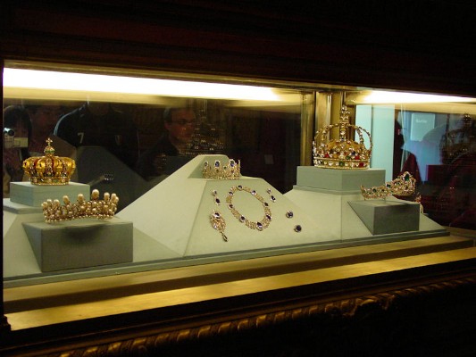 018 - French Crowned Jewels at Louvre - 2004.jpg