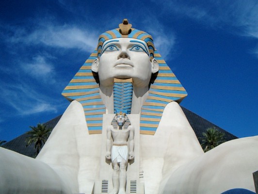 Sphynx at Luxor - 2005.jpg