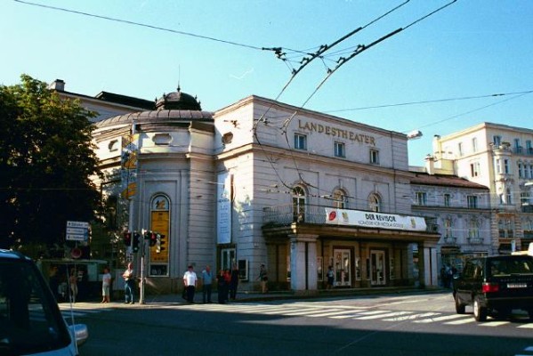 006 - LandesTheater - 2002.jpg