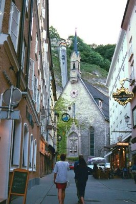 020 - Getreidegasse Pic 1 - 2002.jpg