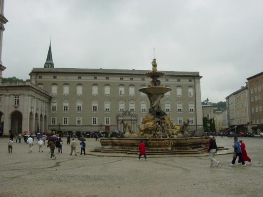 025 - Residenzplatz Pic 1 - 2002.jpg