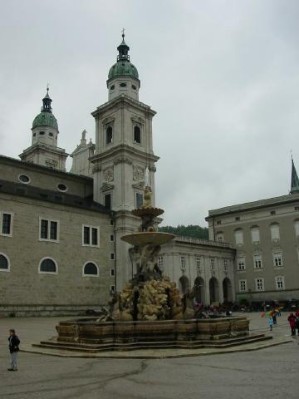 027 - Residenzplatz Pic 3 - 2002.jpg