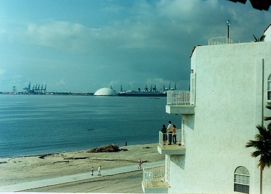 003 - Queen Mary from Hotel - 1992.jpg