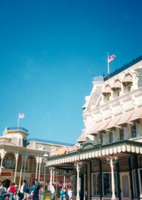 002 - Magic Kingdom Main Street Pic 2 - 1991.jpg