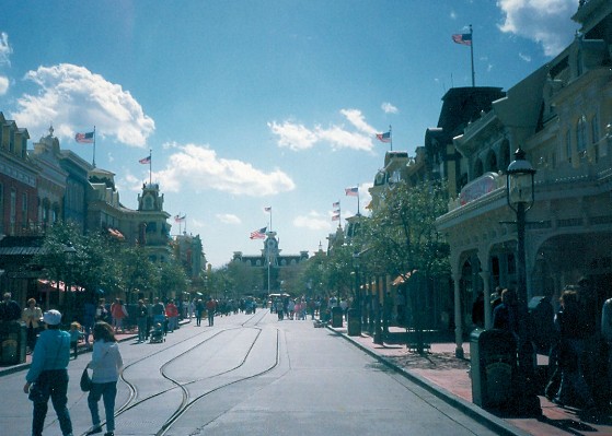 003 - Magic Kingdom Main Street Pic 3 - 1991.jpg