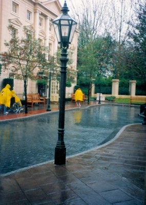 021 - Epcot London Lightpost on Rainy Morning Pic 1 - 1991.jpg