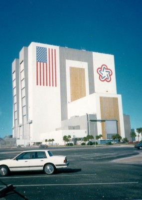 047 - Hanger Bay at Kenndey Space Center - 1991.jpg