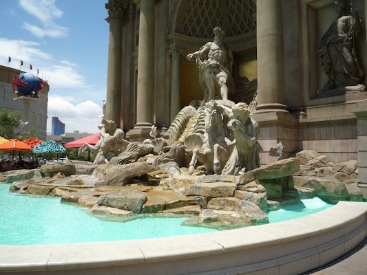 Fountain at Forum Shops Two.jpg