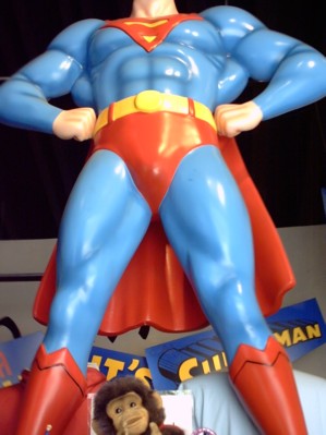 Leo with Superman at Six Flags NE - 2004.jpg