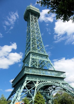 Kings Dominion Eiffel Tower.jpg