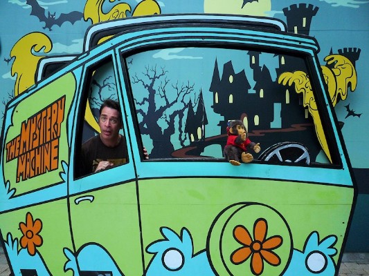 2009 - Leo Driving Marty in Mystery Machine9.jpg