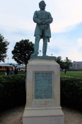23-General's Statue.jpg