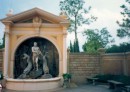 036 - Epcot Italy Courtyard Statue - 1991.jpg